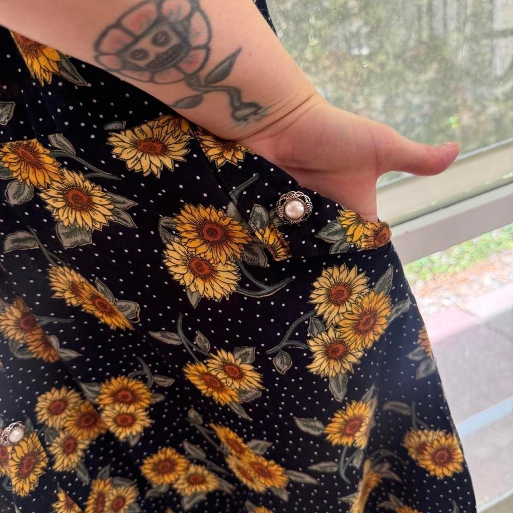 Vintage 90s Sunflower Cottagecore Babydoll Dress with Pearl Buttons - Picture 4 of 8